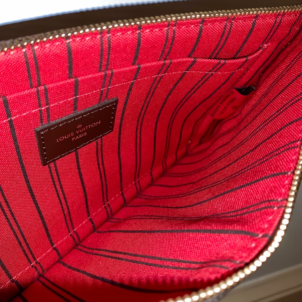 LOUIS VUITTON Neverfull MM Clutch/Pouchette